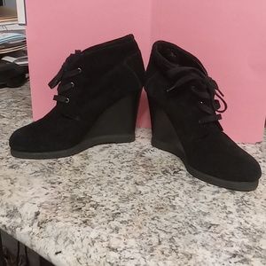 Tesoro "Marissia", blk. Suede, wedge, 9M ankle boots